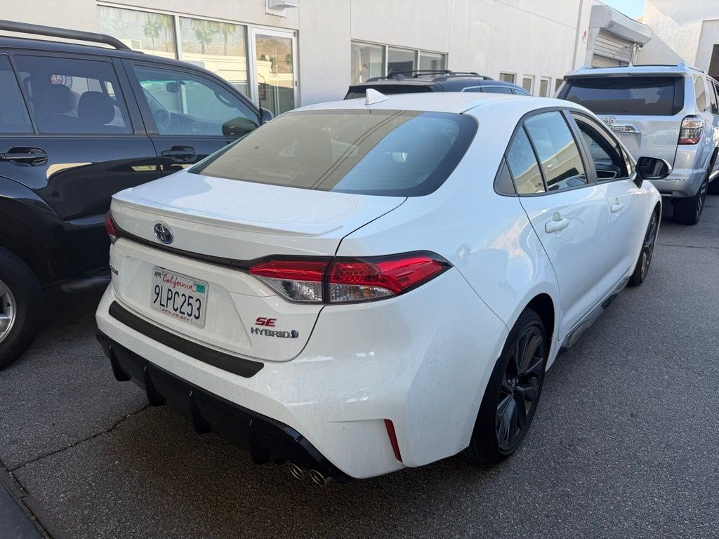 Certified 2024 Toyota Corolla SE w/ SE Package image 3