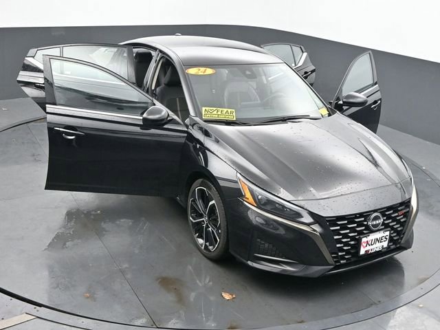 Used 2024 Nissan Altima 2.5 SR image 58