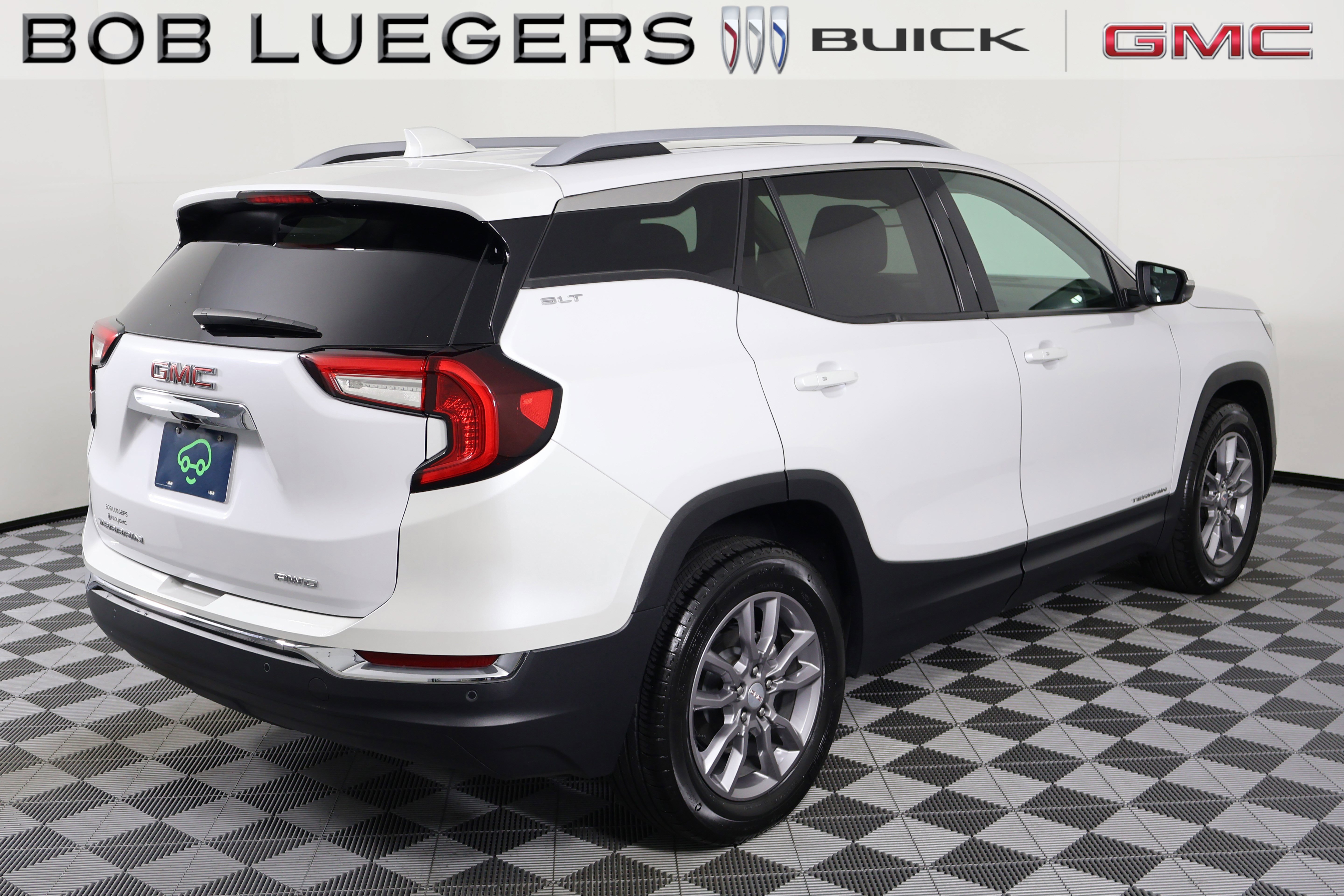 Certified 2024 GMC Terrain SLT w/ LPO, Floor Liner Package AWD/4WD image 6