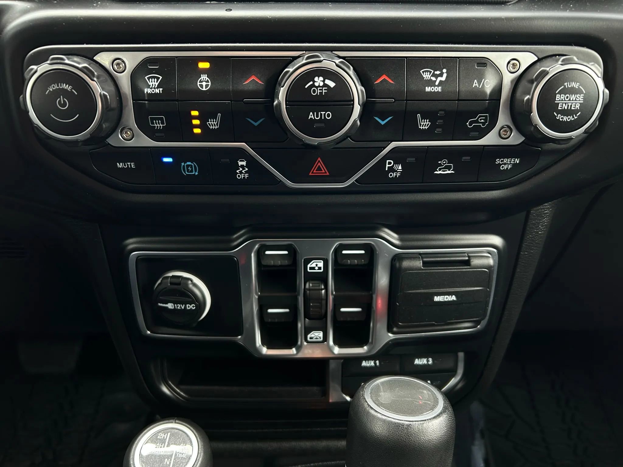 Used 2022 Jeep Wrangler Unlimited Sahara w/ Cold Weather Group image 14