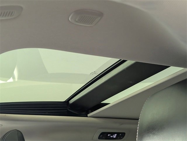 Certified 2023 Chrysler Pacifica Limited image 13