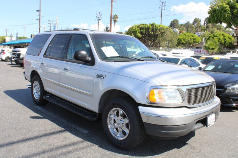Used 2002 Ford Expedition XLT image 1