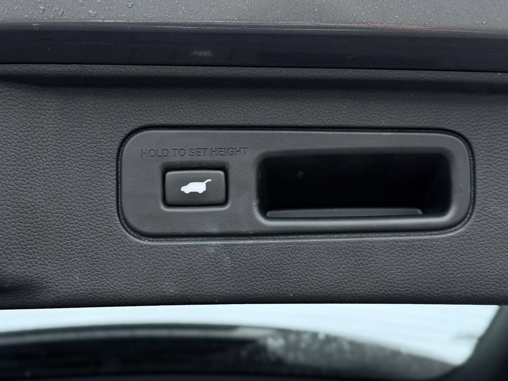 Used 2025 Honda Pilot Touring image 14