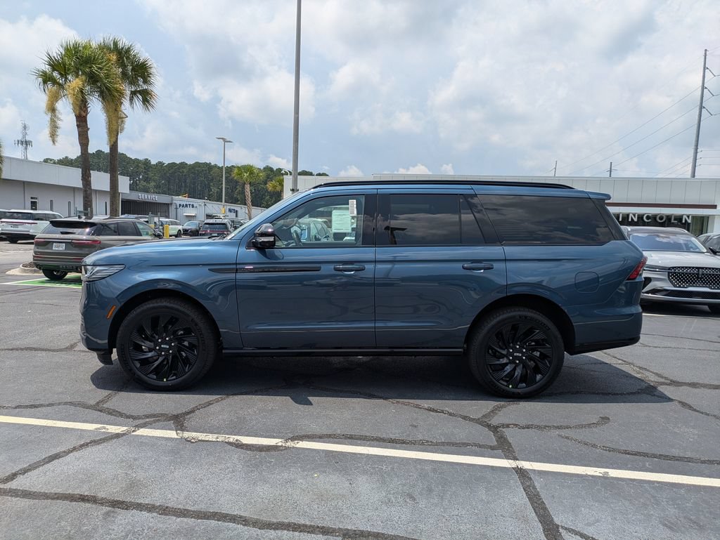 New 2027 Lincoln Navigator Reserve w/ Jet Appearance Package RWD image 7