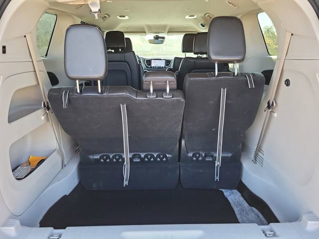 Used 2024 Chrysler Pacifica Touring-L image 19