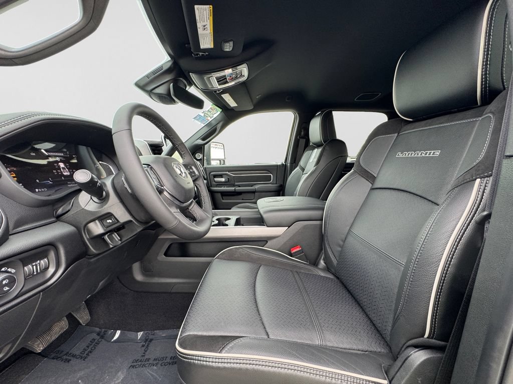 New 2026 RAM 3500 Laramie AWD/4WD image 17