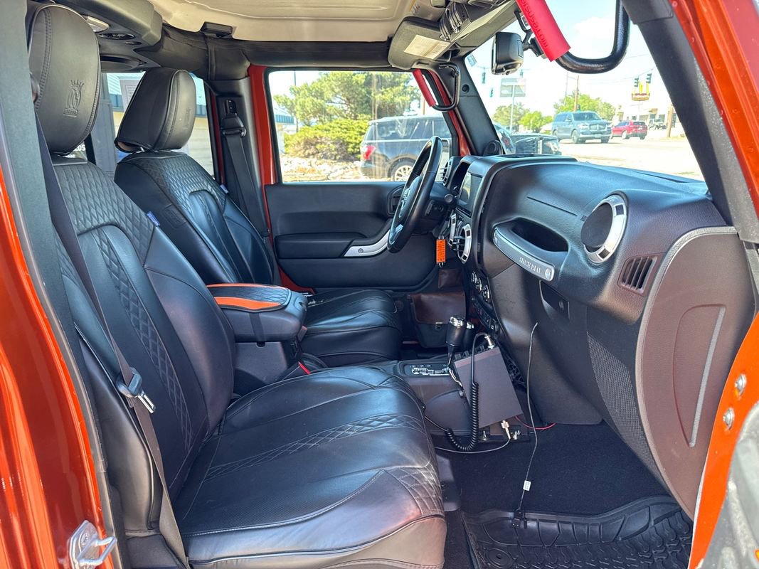 Used 2014 Jeep Wrangler Unlimited Rubicon w/ Connectivity Group AWD/4WD image 18