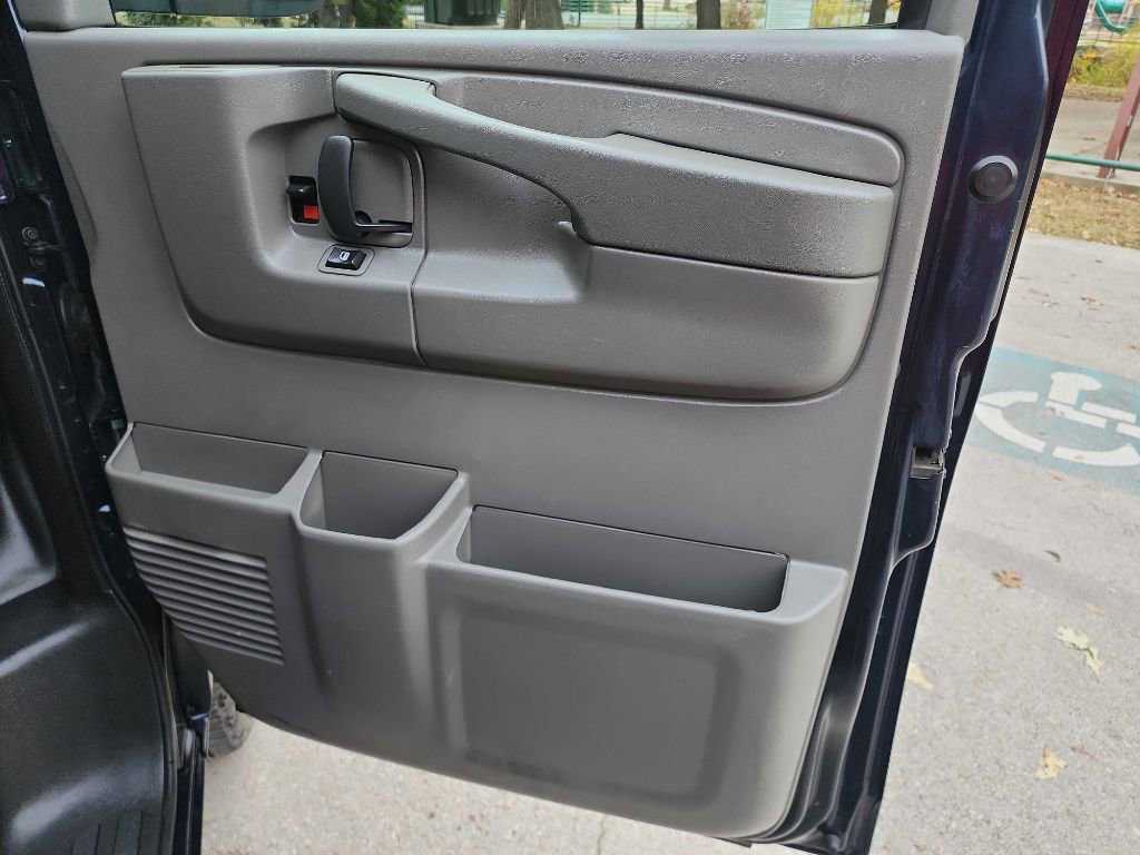 Used 2015 Chevrolet Express 2500 w/ Cold Climate Package image 27