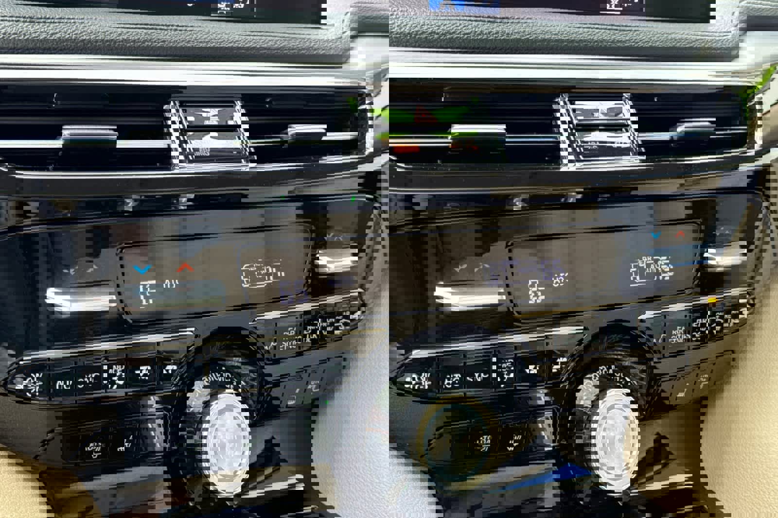 Used 2025 Acura MDX SH-AWD image 21