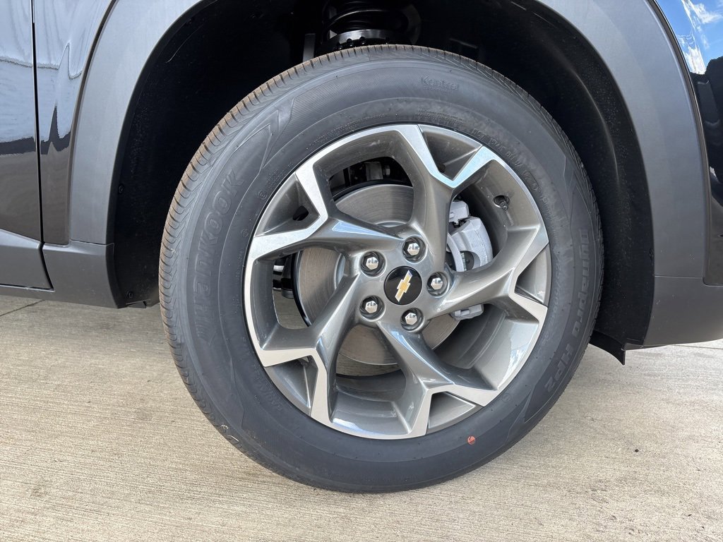 New 2025 Chevrolet Trax LT w/ Sunroof Package image 33