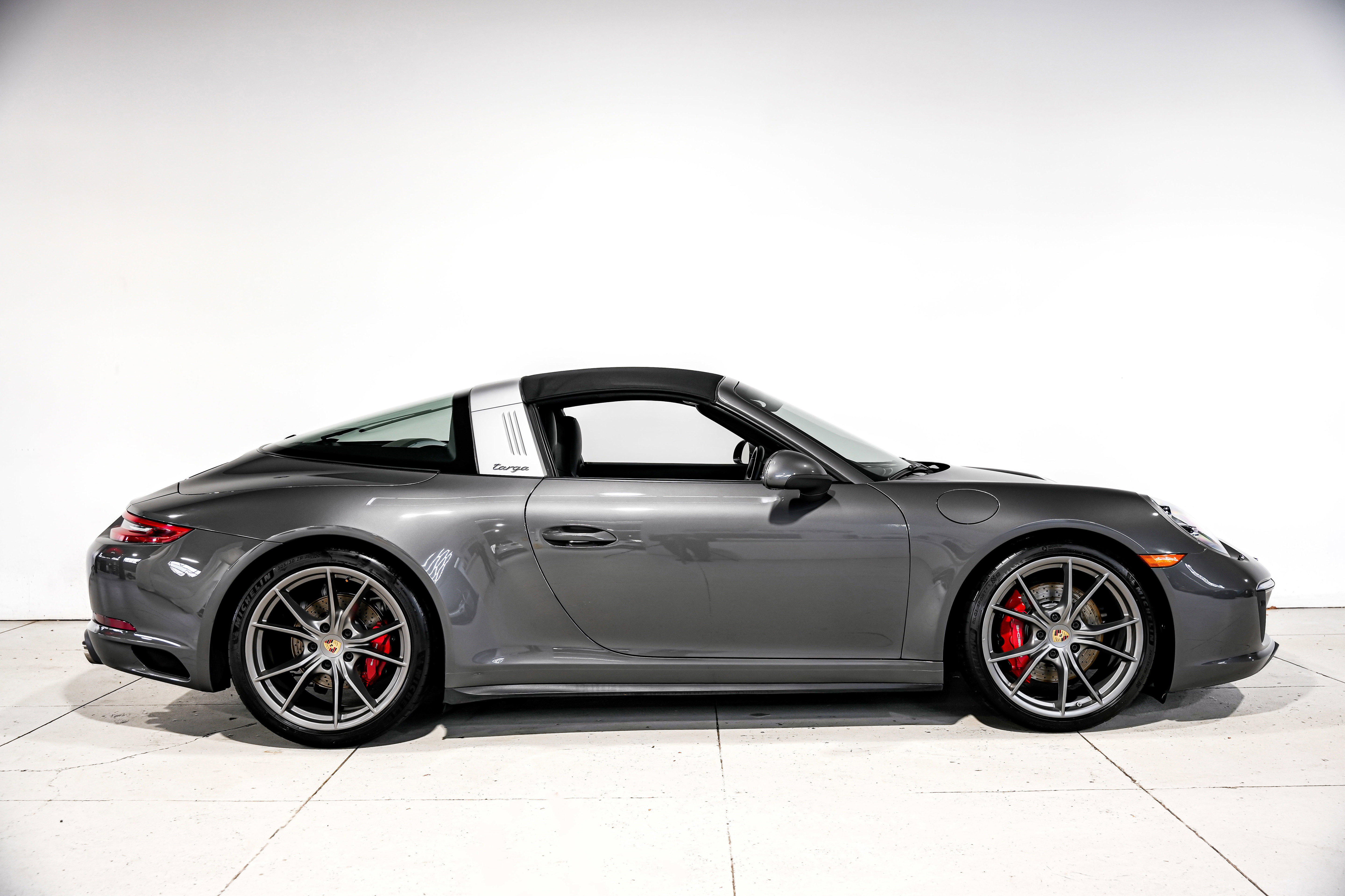 Used 2017 Porsche 911 Targa 4S image 2