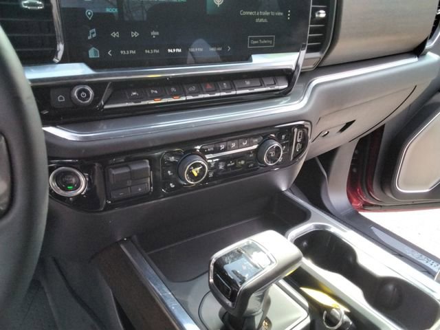 Used 2024 Chevrolet Silverado 1500 High Country w/ Technology Package AWD/4WD image 31