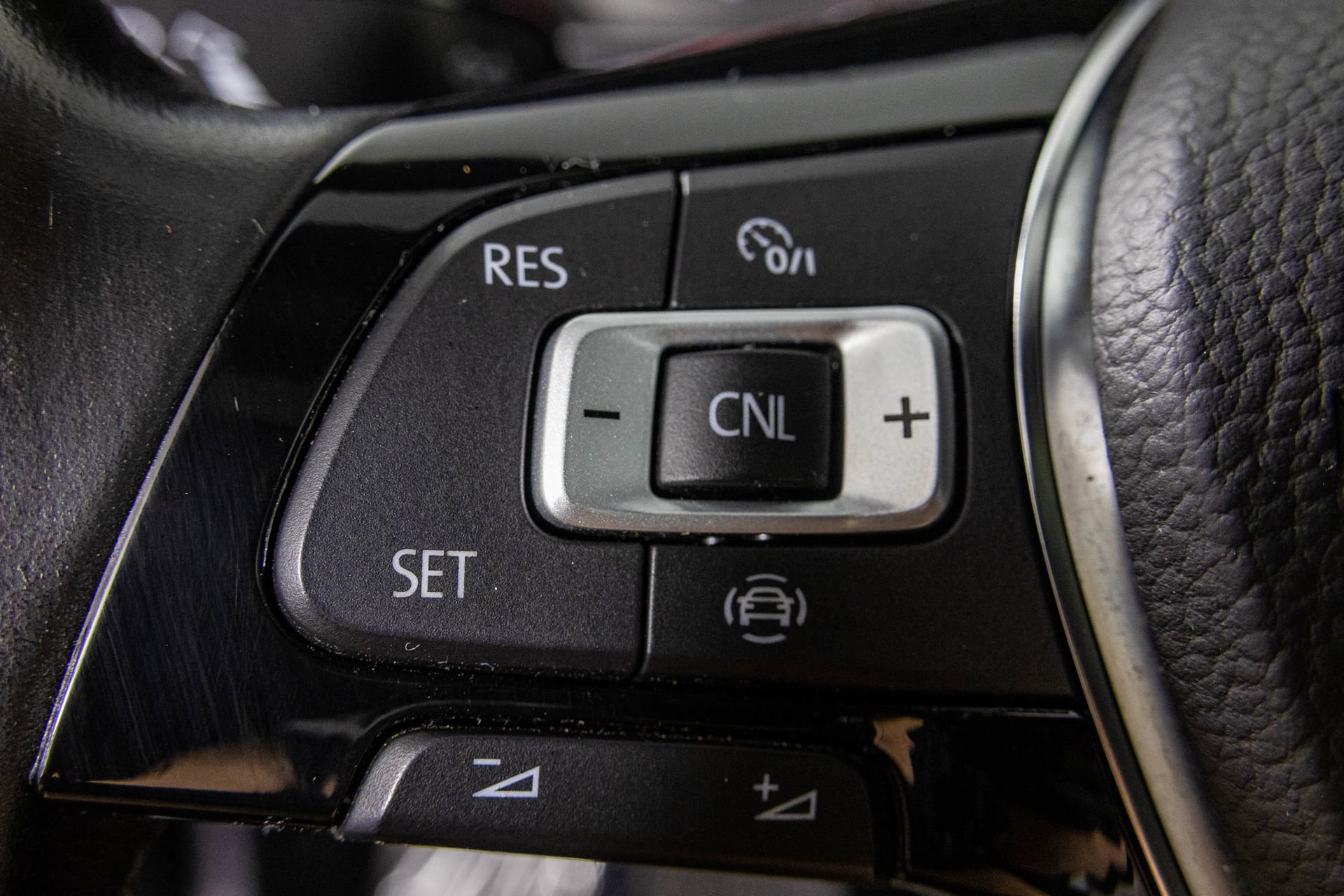Used 2020 Volkswagen Jetta R-Line FWD image 32