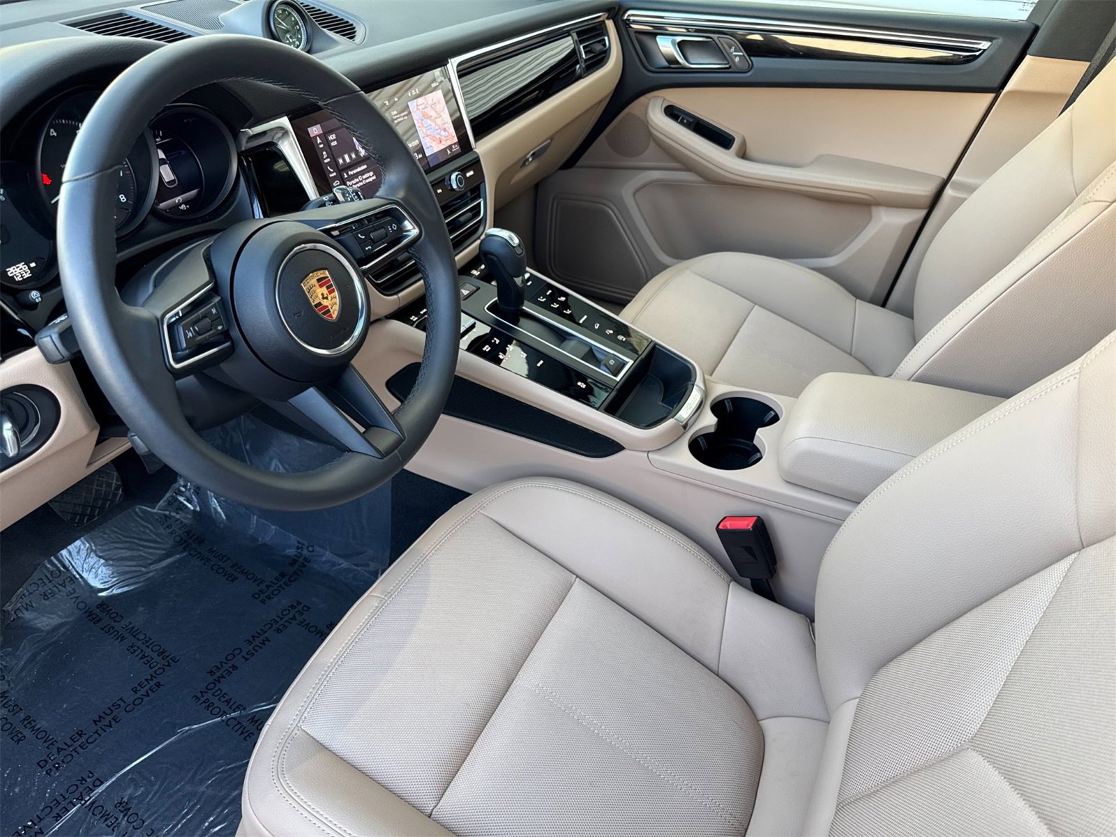 Used 2025 Porsche Macan image 4