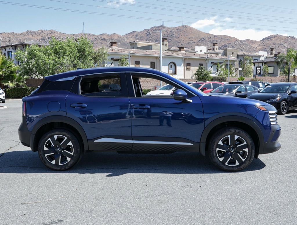 Used 2025 Nissan Kicks SR FWD image 3