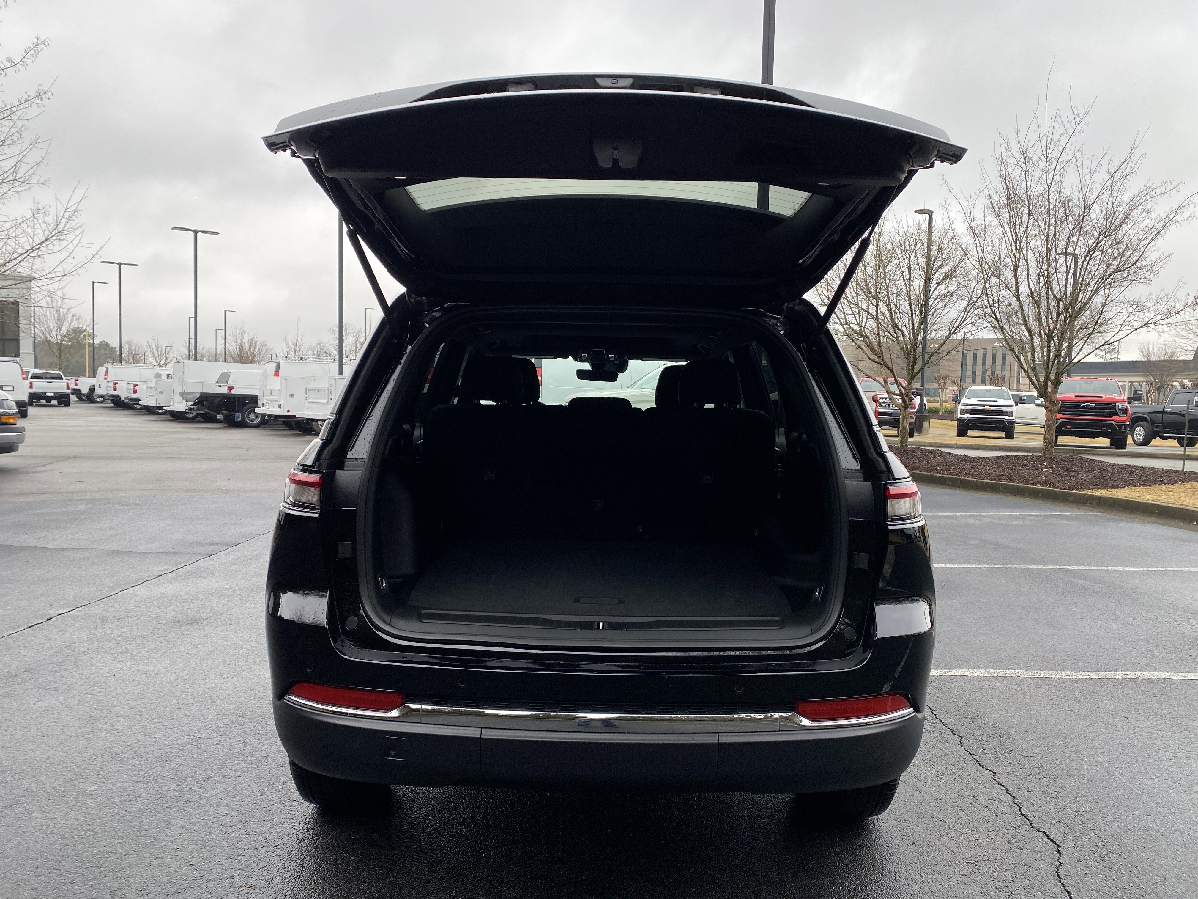 Used 2025 Jeep Grand Cherokee Laredo X image 11