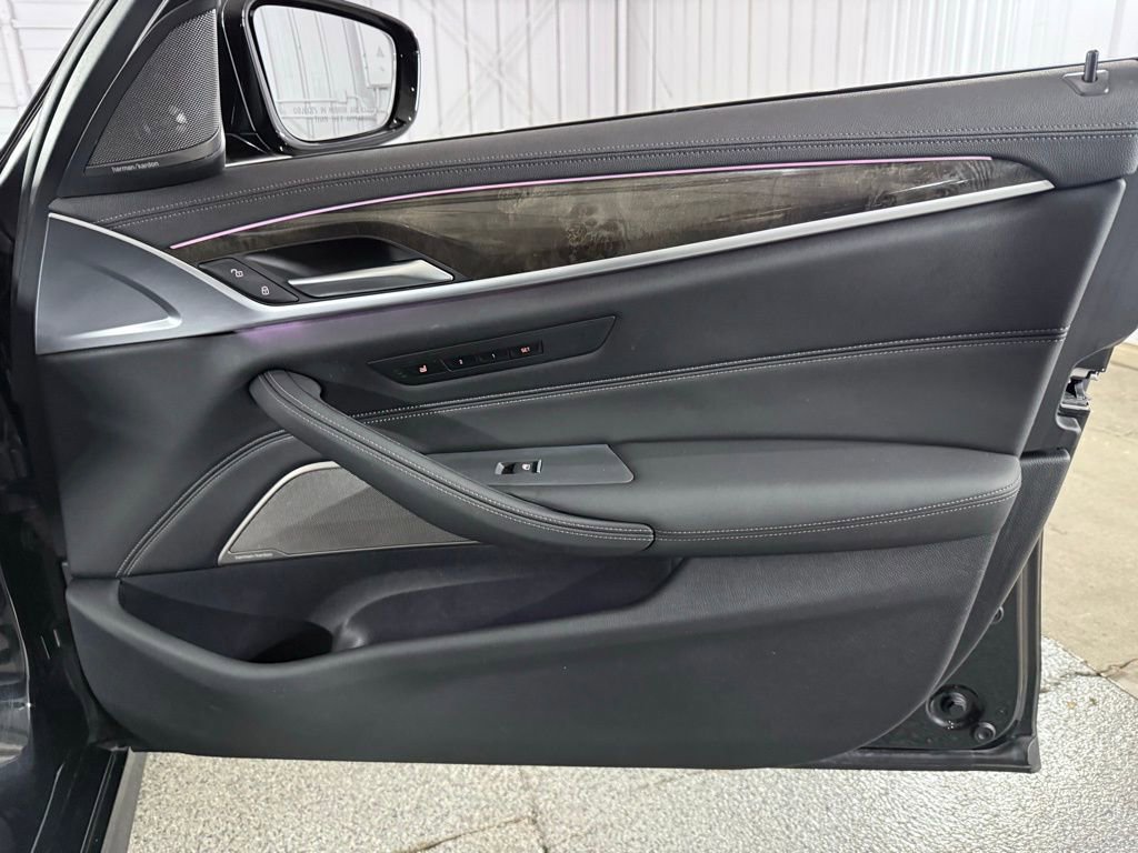 Used 2023 BMW M550i xDrive w/ Executive Package image 30