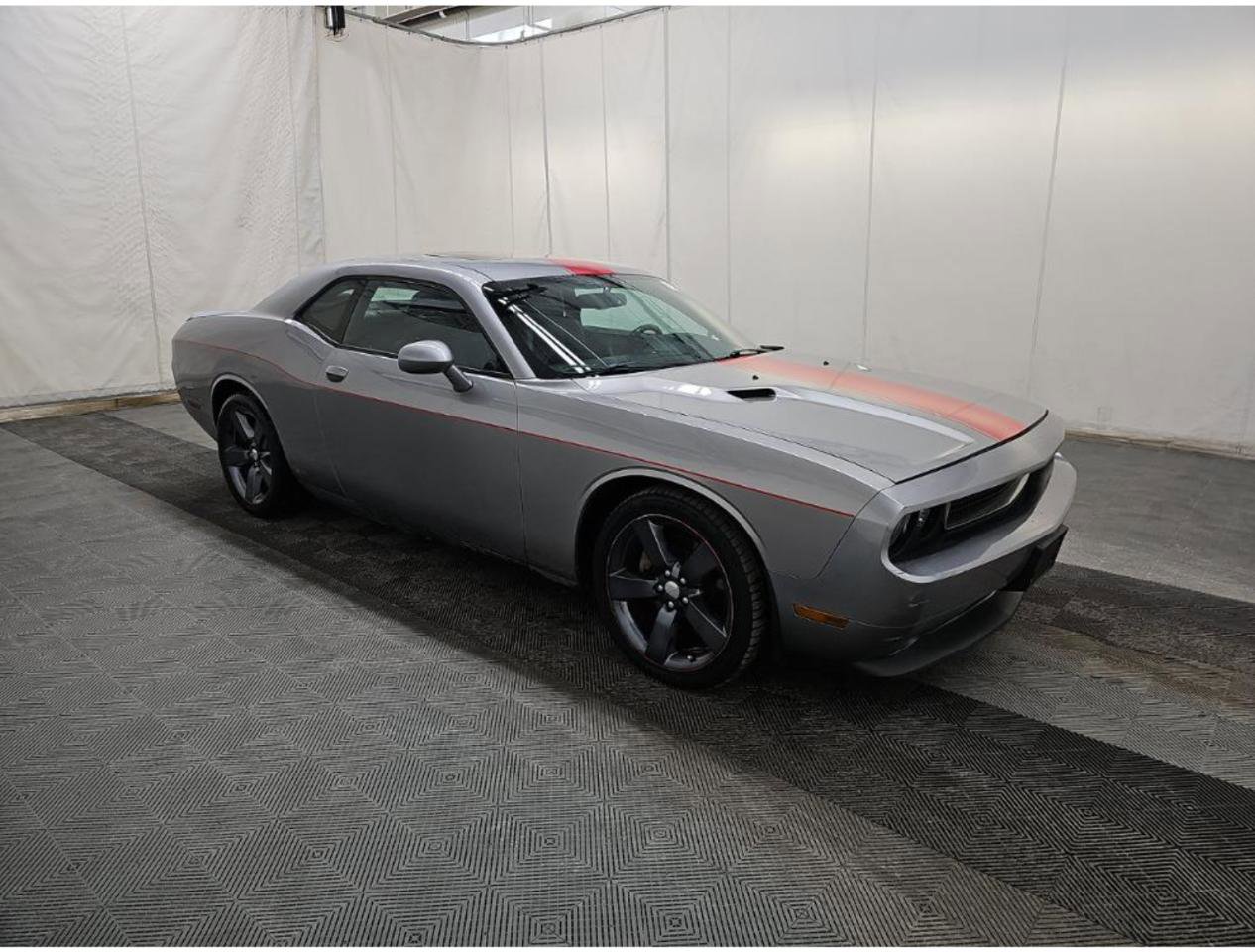 Used 2013 Dodge Challenger SXT image 5