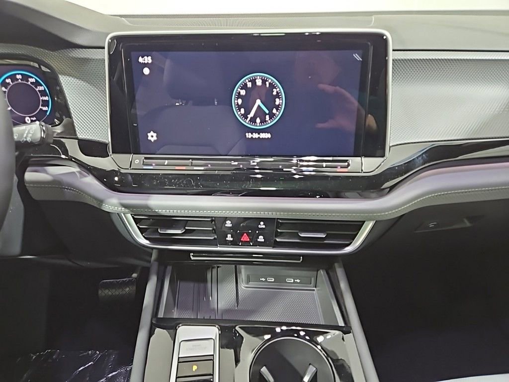 New 2025 Volkswagen Atlas Cross Sport SEL image 18