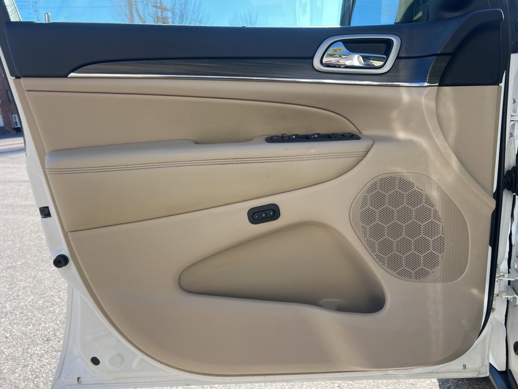 Used 2020 Jeep Grand Cherokee Limited w/ Premium Lighting Group image 11