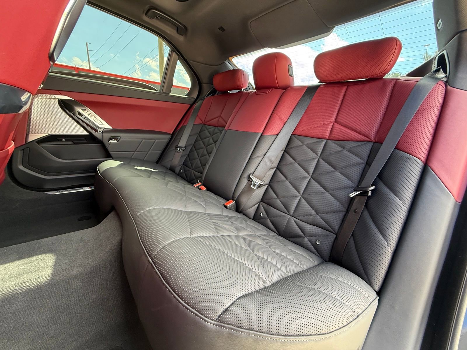 Used 2023 BMW 740i image 17