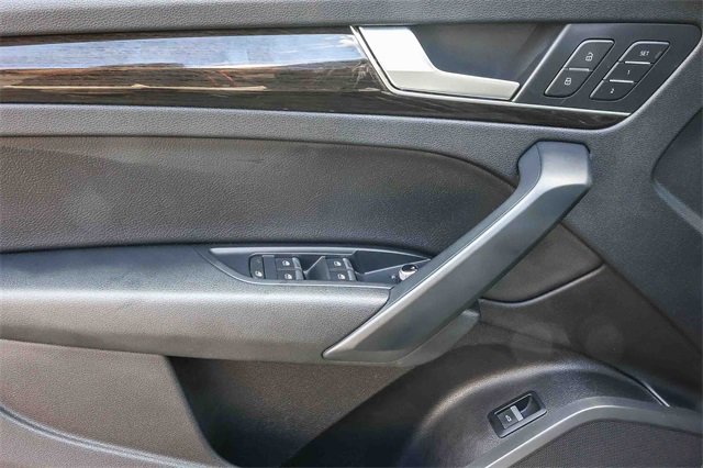 Used 2018 Audi Q5 2.0T Premium Plus w/ Premium Plus Package image 21