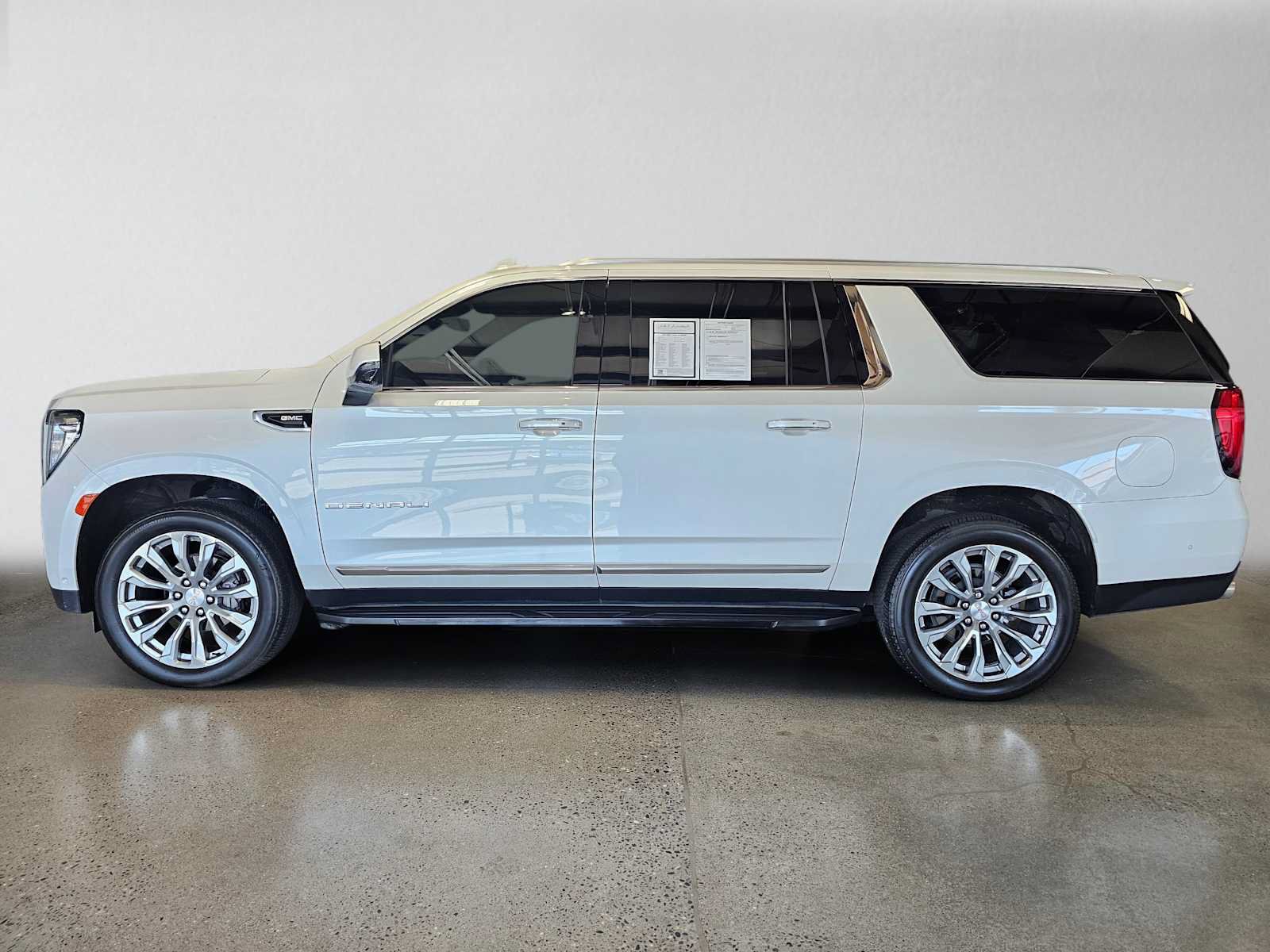 Used 2024 GMC Yukon XL Denali w/ Advanced Technology Package AWD/4WD image 6