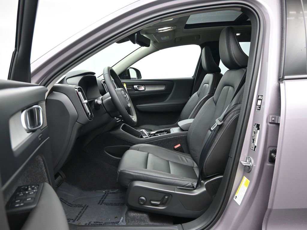 New 2026 Volvo XC40 B5 Ultra w/ Protection Package Premier image 21