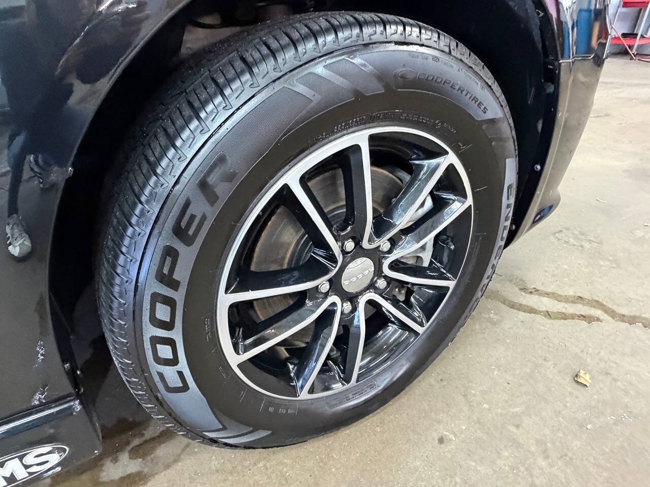 Used 2015 Dodge Grand Caravan R/T FWD image 29