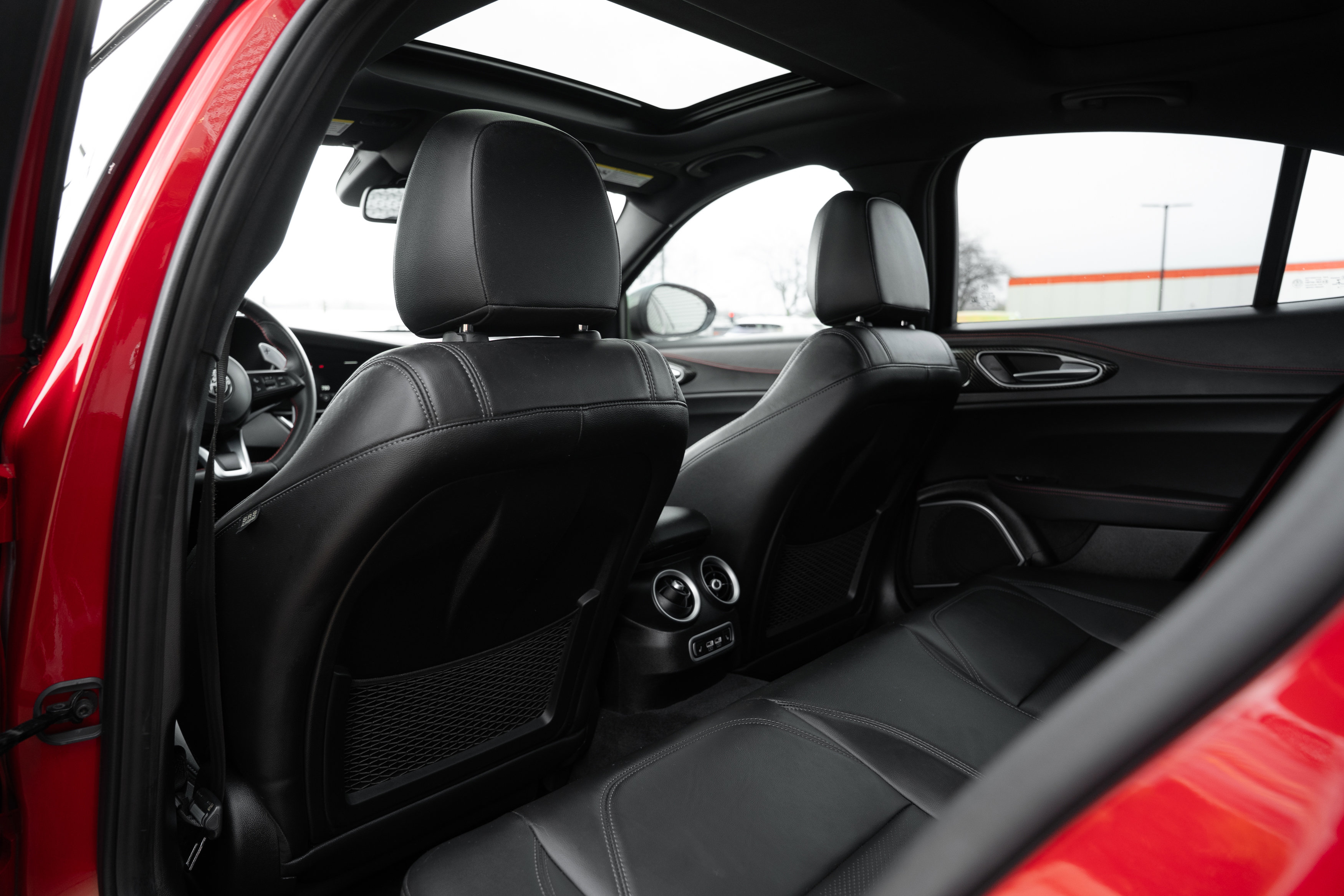 Used 2023 Alfa Romeo Giulia Estrema image 28