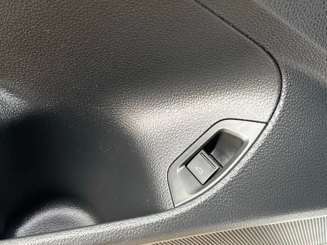 Certified 2020 Volkswagen Passat 2.0T SEL image 33