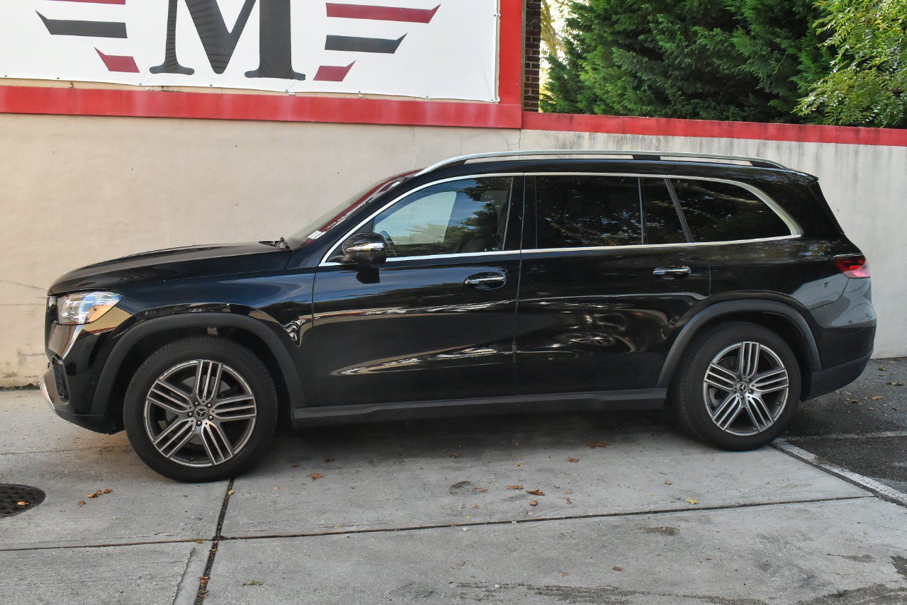 Used 2025 Mercedes-Benz GLS 450 4MATIC image 4