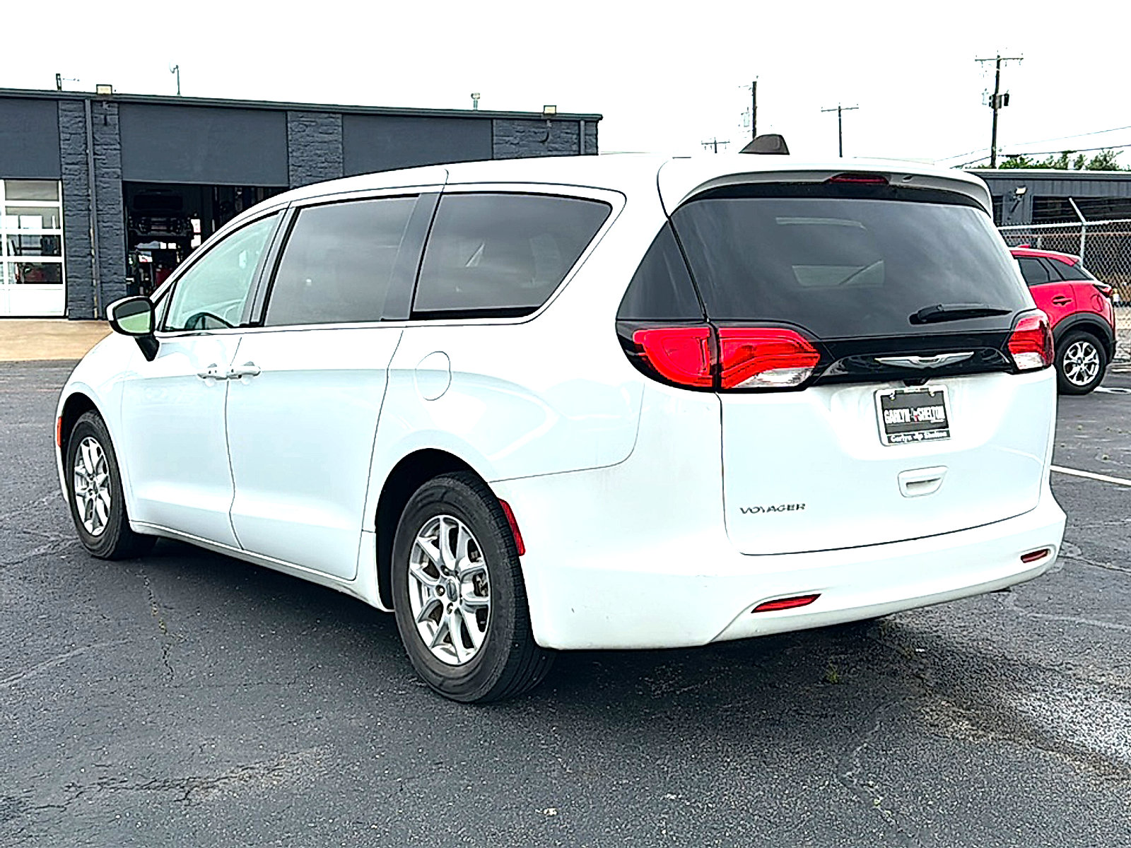 Used 2022 Chrysler Voyager LX FWD image 4