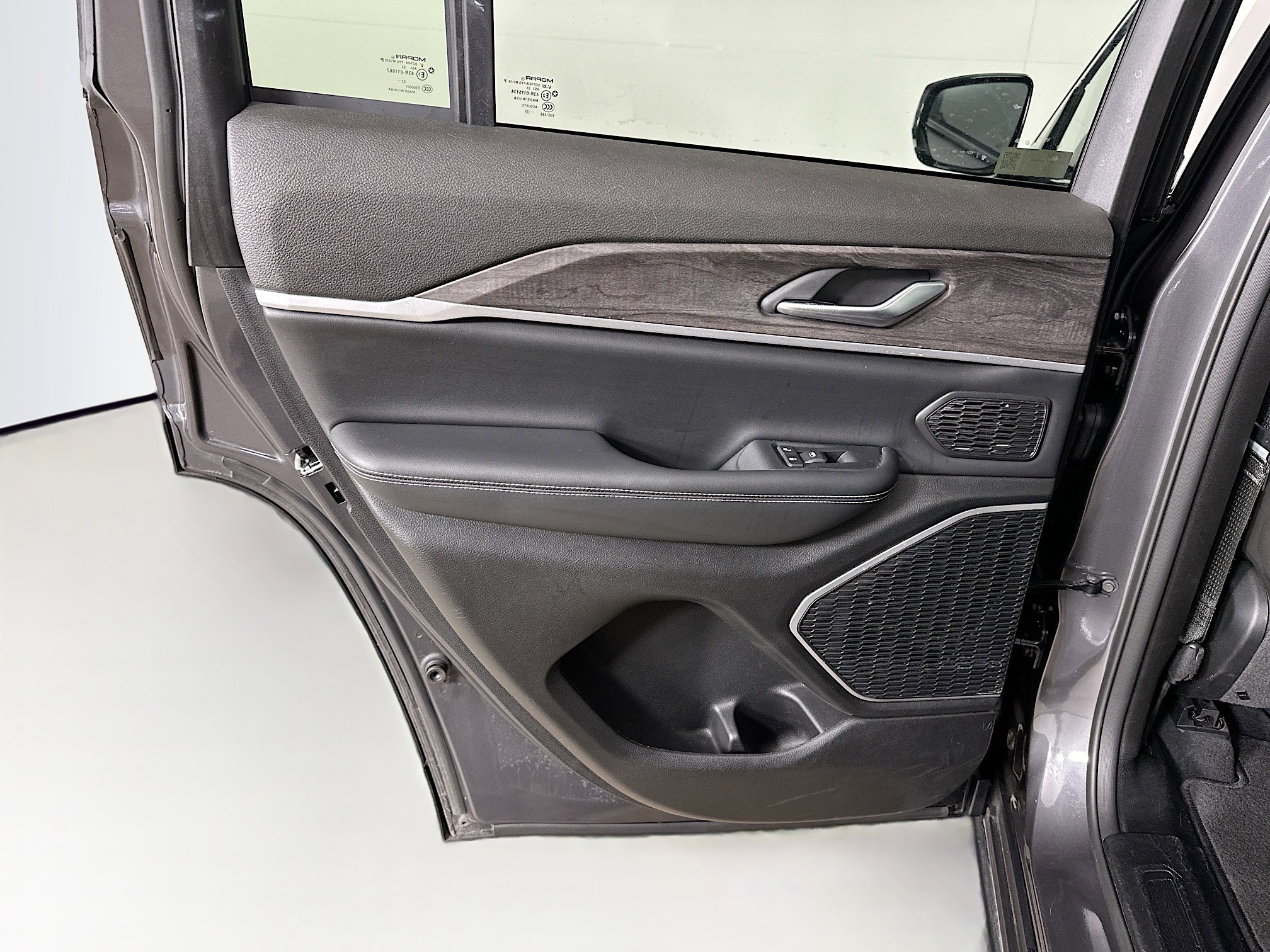 Used 2023 Jeep Grand Cherokee 4WD 4xe image 28