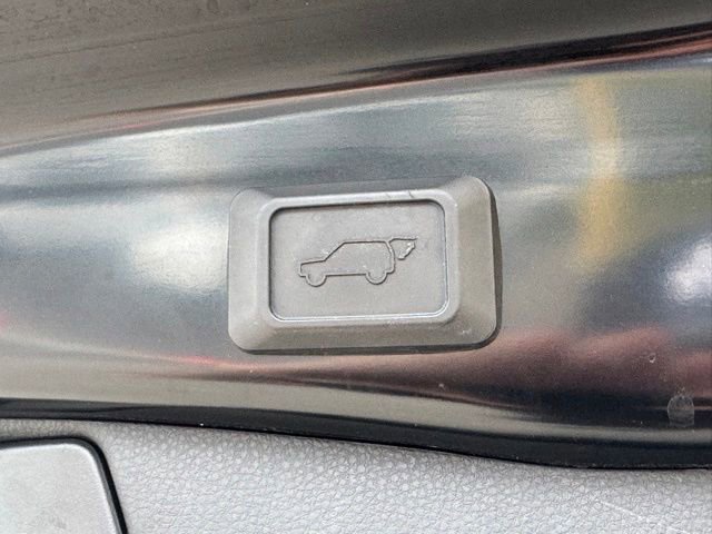 Used 2022 Toyota RAV4 XLE w/ Convenience Package FWD image 9