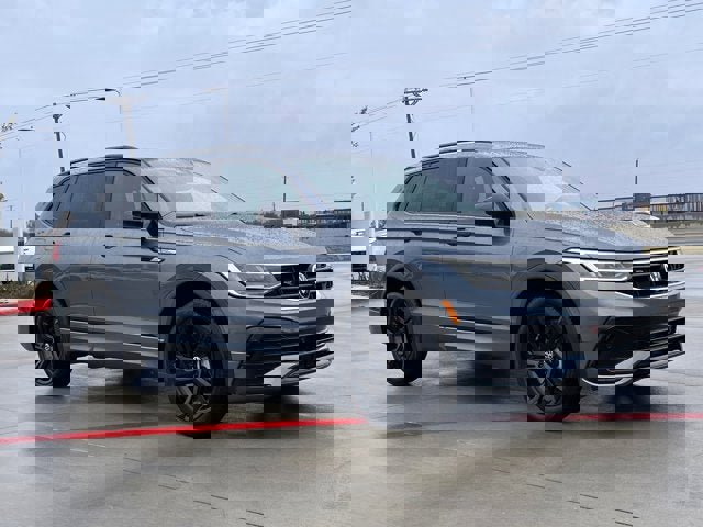 Used 2023 Volkswagen Tiguan SE R-Line image 6