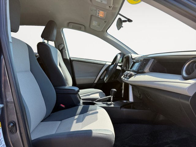 Used 2015 Toyota RAV4 LE AWD/4WD image 17