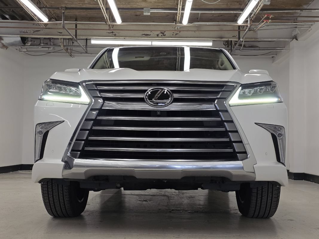 Used 2017 Lexus LX 570 4WD w/ Luxury Package image 3