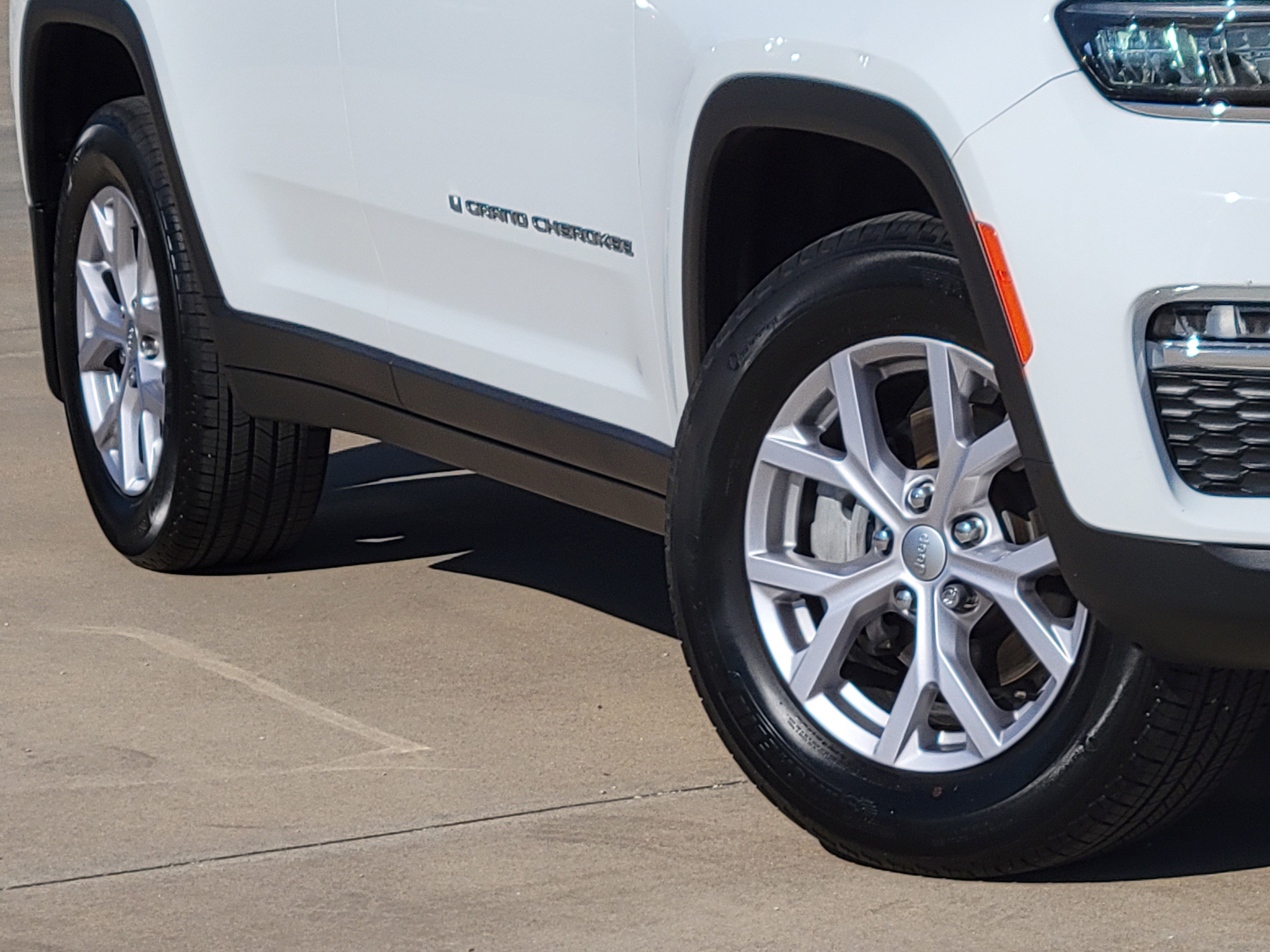 Used 2022 Jeep Grand Cherokee Limited image 10