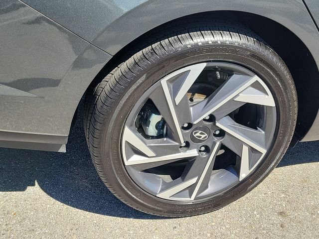 Certified 2025 Hyundai Elantra SEL image 25
