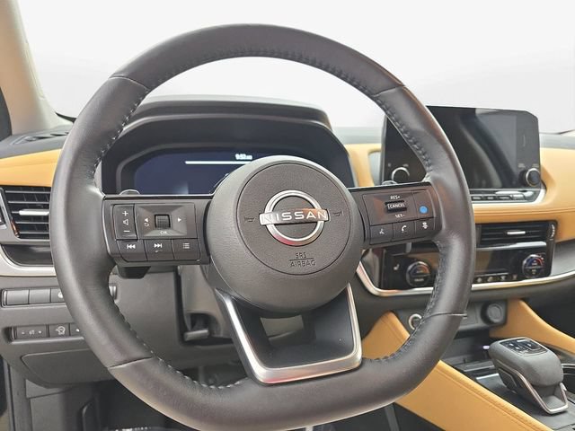 Used 2023 Nissan Rogue Platinum FWD image 16