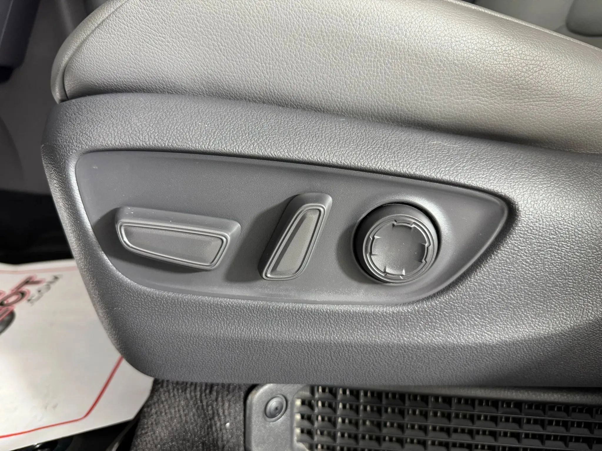 Used 2021 Toyota Sienna XLE image 33