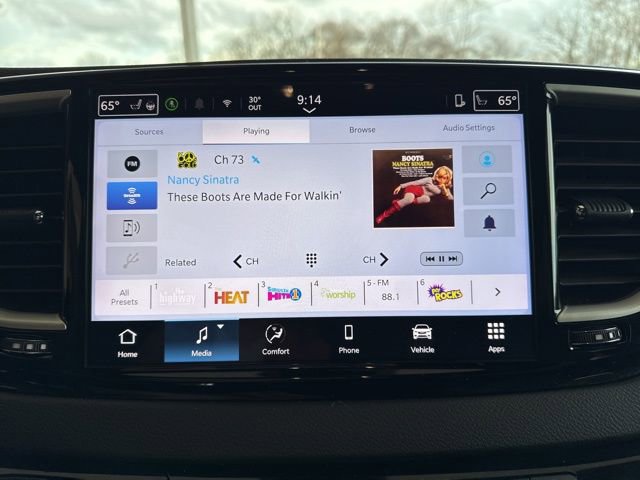 Used 2025 Chrysler Pacifica Select image 19