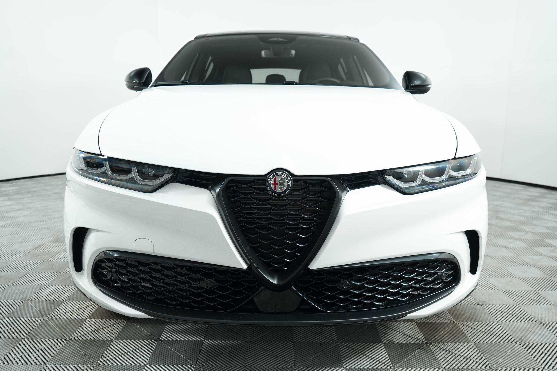 New 2025 Alfa Romeo Tonale w/ Premium Package image 2