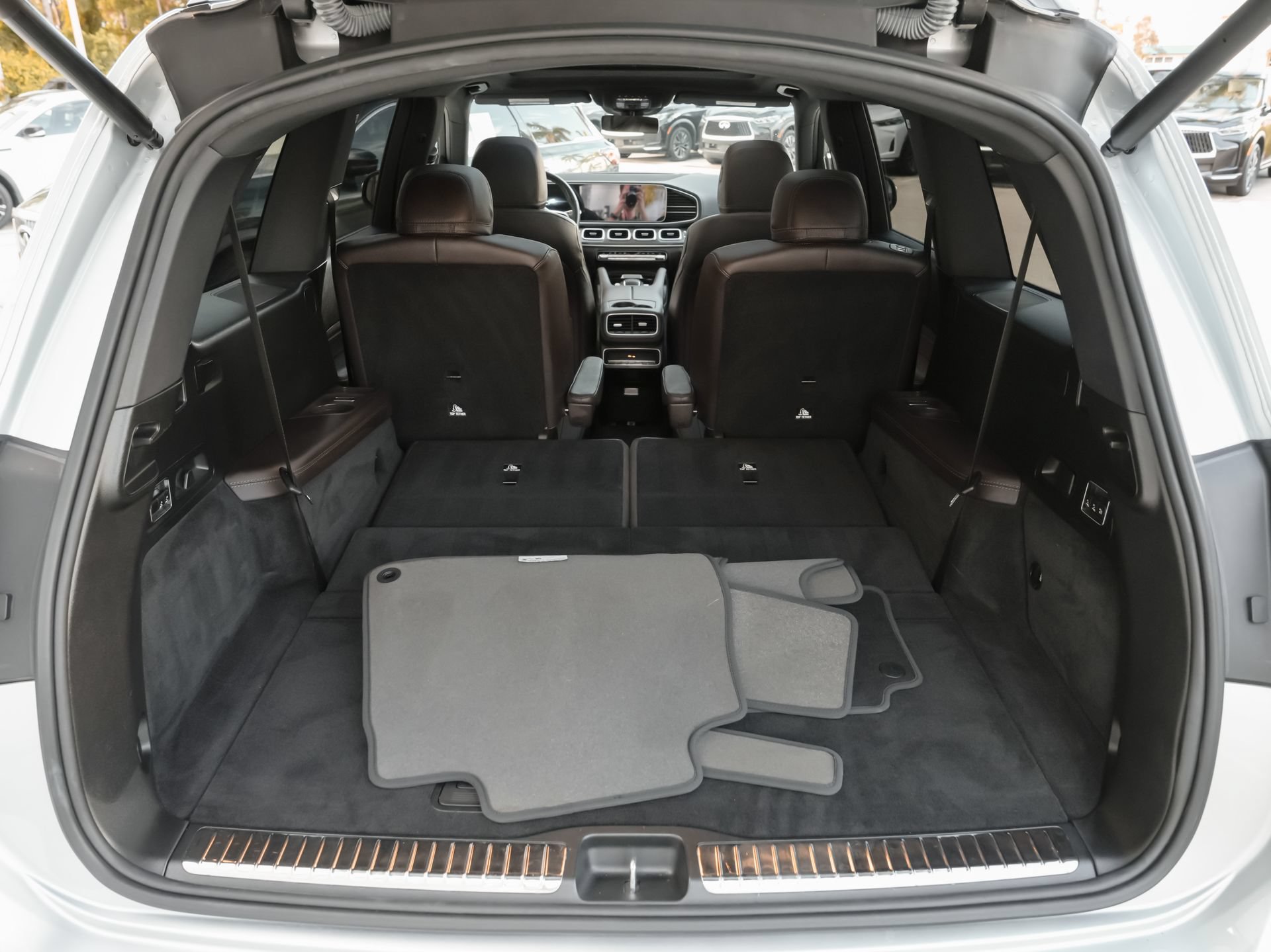 Used 2023 Mercedes-Benz GLS 450 4MATIC image 43