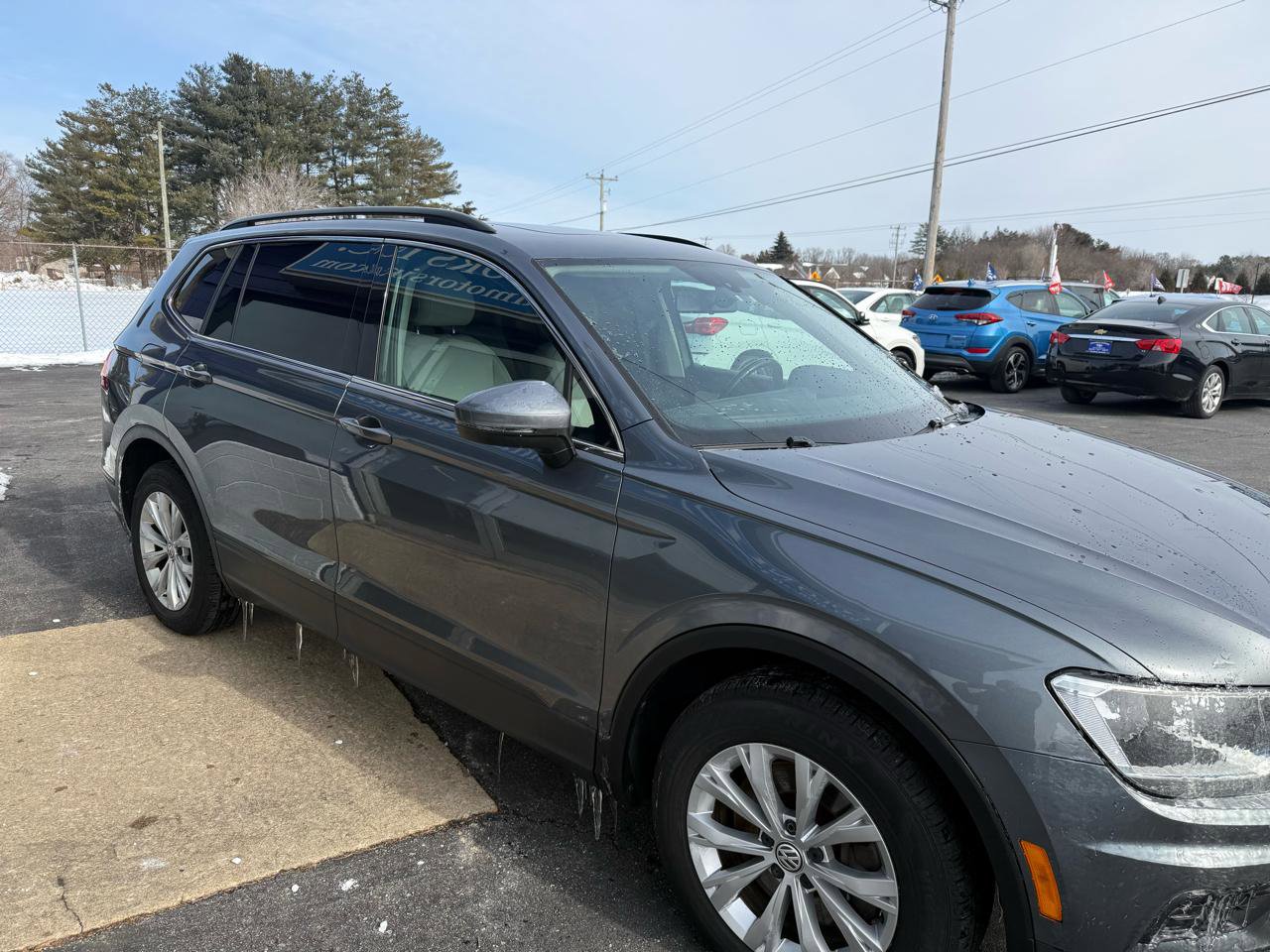 Used 2019 Volkswagen Tiguan SE w/ Panoramic Sunroof Package image 3