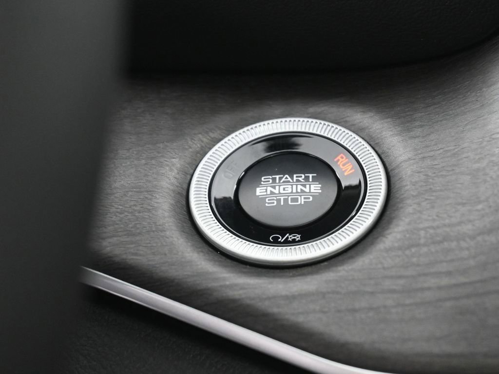 New 2025 Jeep Grand Cherokee Limited w/ Luxury Tech Group II image 26