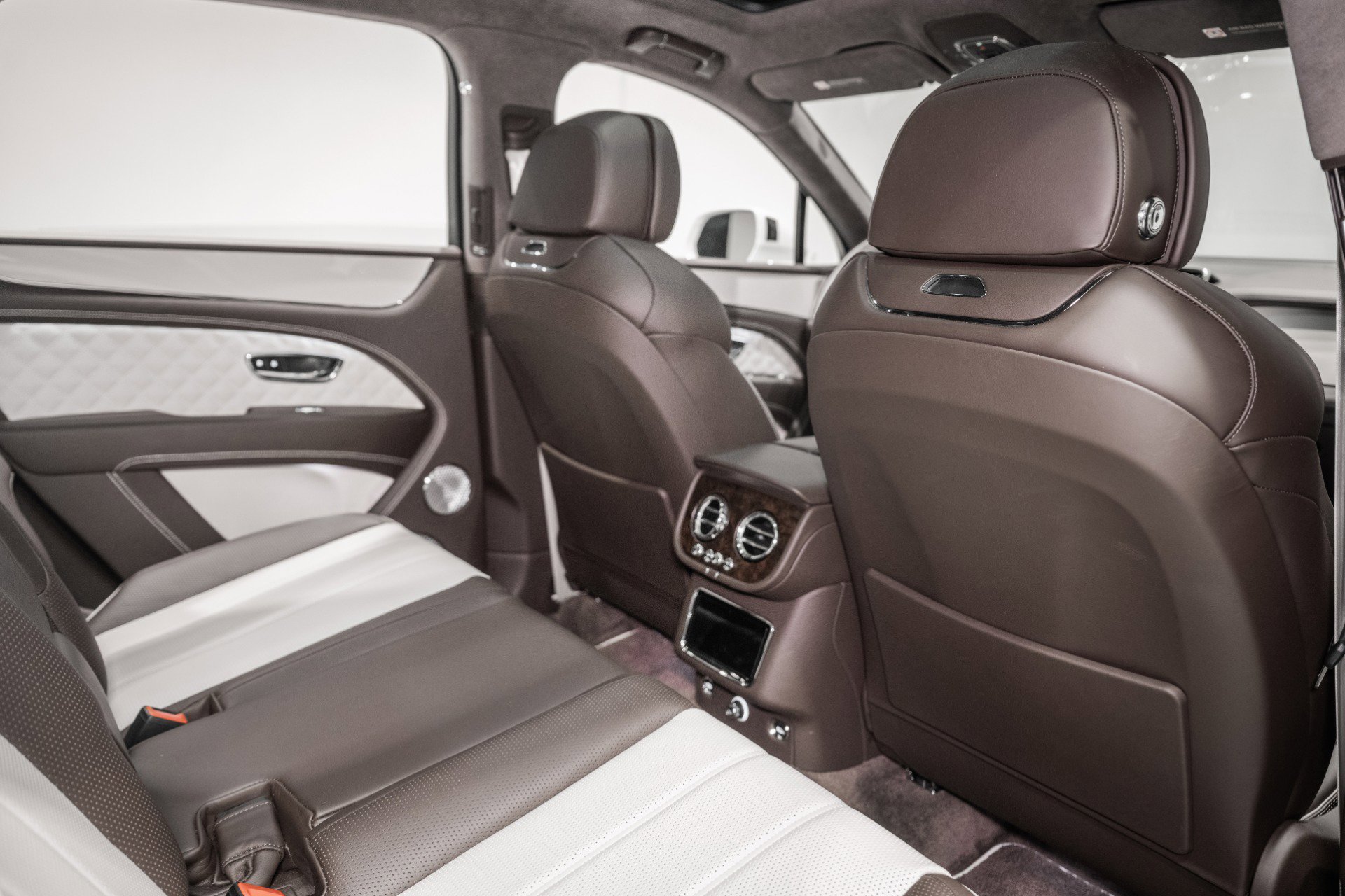 Certified 2023 Bentley Bentayga AWD/4WD image 25