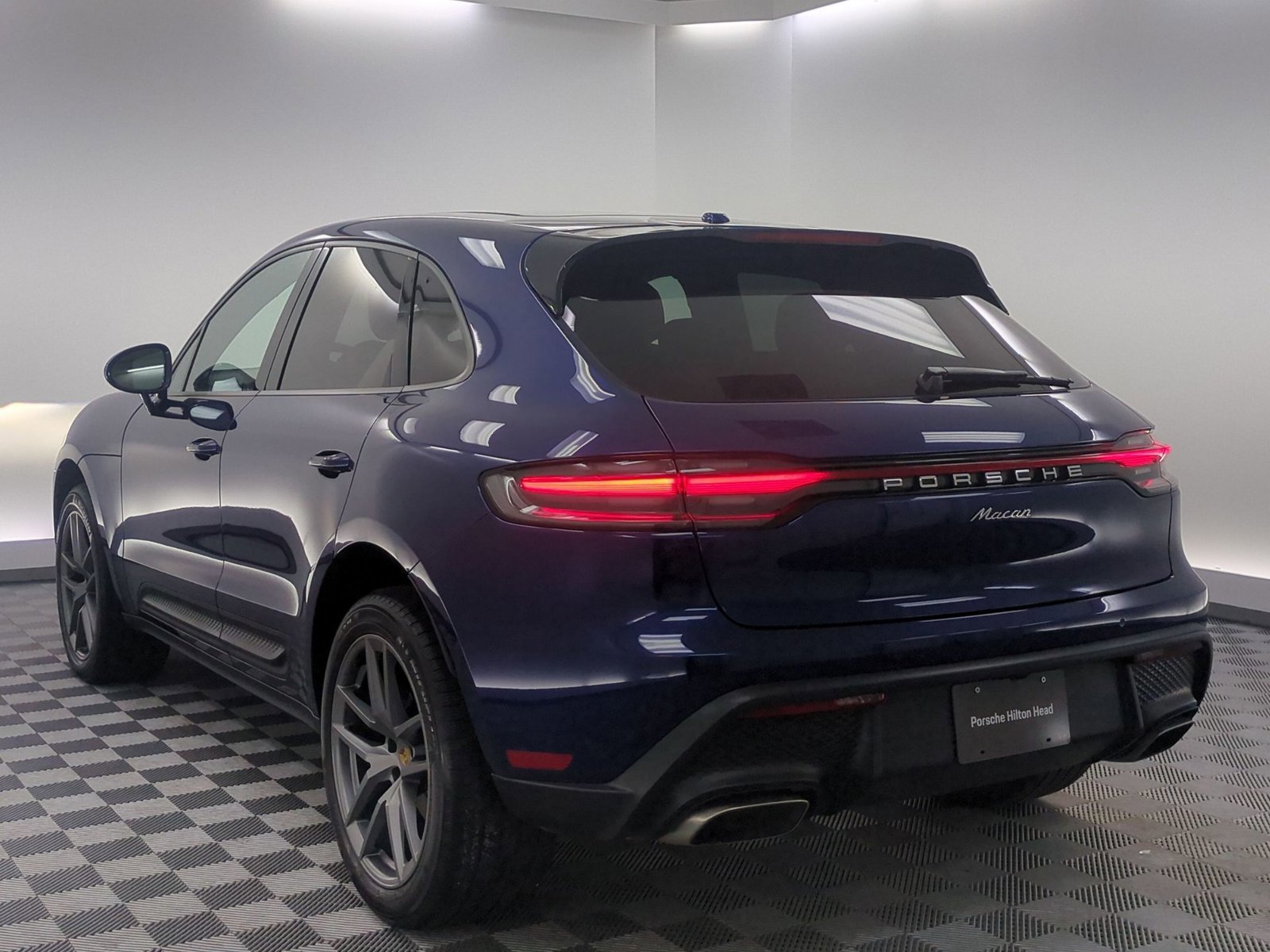 Certified 2022 Porsche Macan AWD/4WD video 3