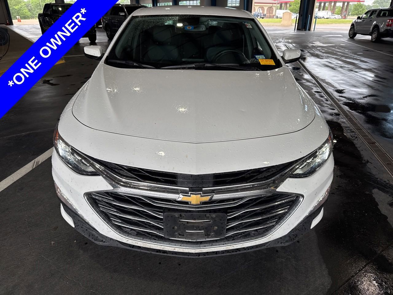 Used 2023 Chevrolet Malibu LT FWD image 2